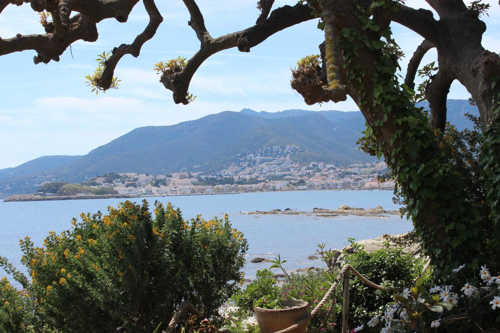 Stunning Sea Views From Luxury 4 Bed Apartment Close To Beach At Cap Ras Llança Buitenkant foto